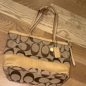 Coach Vintage Y2K Signature Shoulder Bag